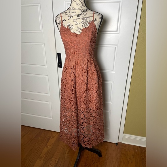 ASTR The Label LACE A LINE MIDI DRESS Coral Cedar - Picture 2 of 7